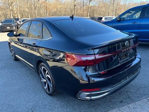 Certified 2025 Volkswagen Jetta SEL image 8