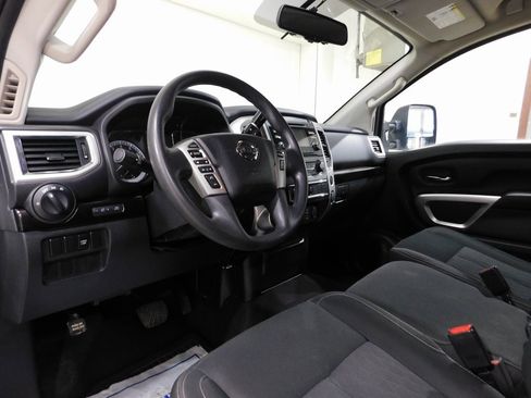 Used 2017 Nissan Titan SV image 33