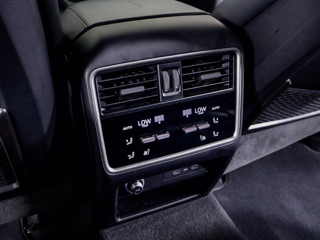Certified 2026 Porsche Cayenne E-Hybrid Coupe AWD/4WD image 26