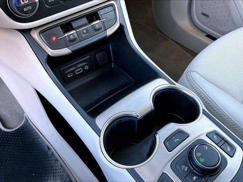 Used 2023 GMC Terrain Denali image 17