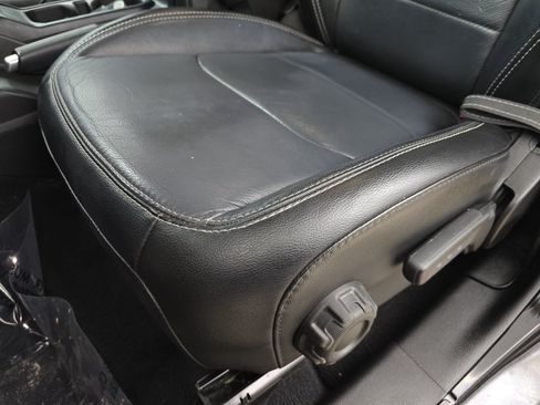 Used 2019 Jeep Wrangler Unlimited Sahara AWD/4WD image 24