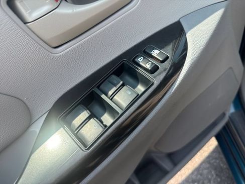 Used 2011 Toyota Sienna LE w/ Towing Pkg FWD image 11