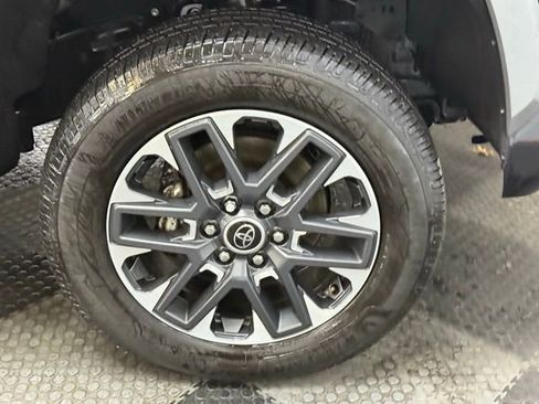 Used 2022 Toyota Tundra Limited image 12