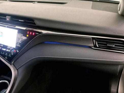 Used 2019 Toyota Camry XSE image 16