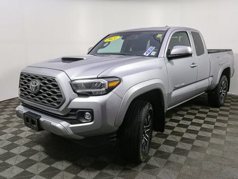 Used 2021 Toyota Tacoma TRD Sport w/ TRD Premium Sport Package AWD/4WD image 5