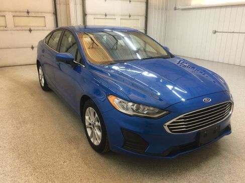 Used 2019 Ford Fusion SE FWD image 2