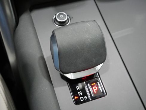 Used 2025 Land Rover Discovery S AWD/4WD image 23