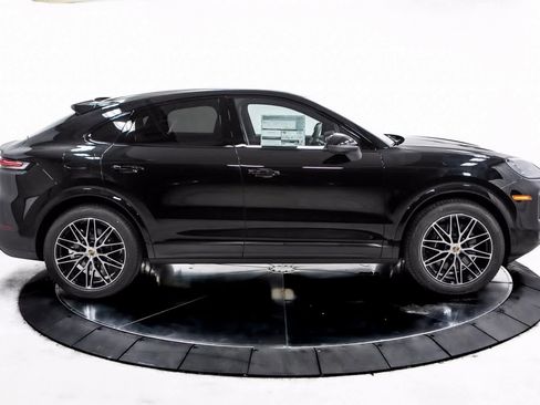 Certified 2025 Porsche Cayenne Coupe image 8