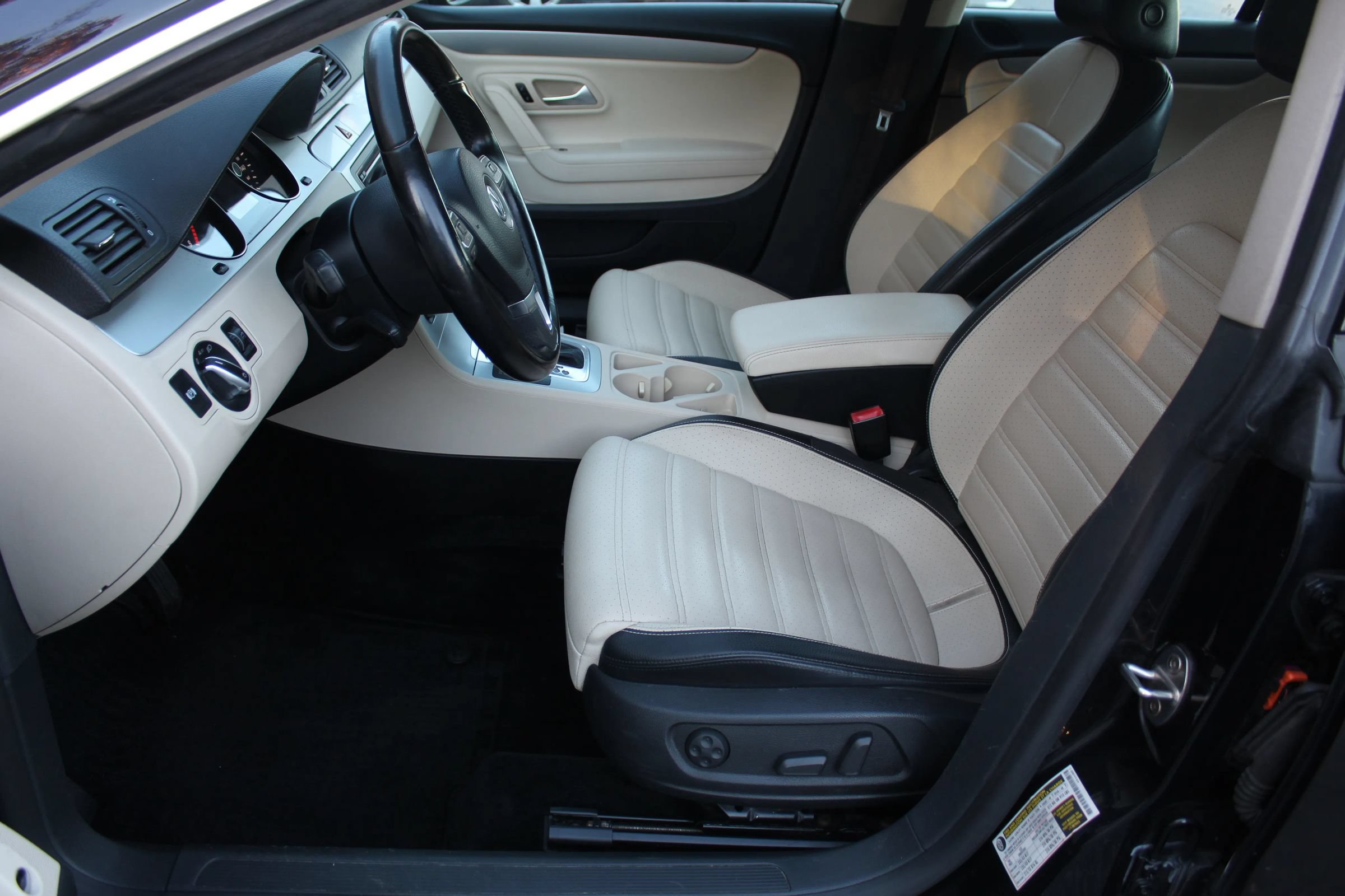 Used 2010 Volkswagen CC Sport FWD image 15