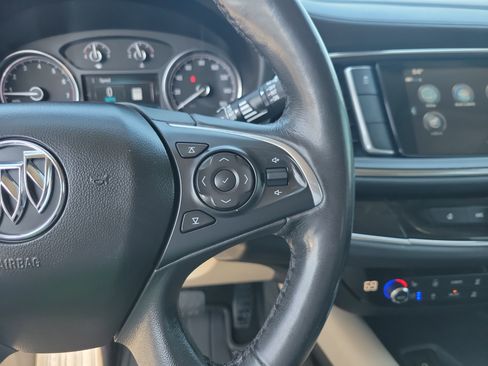 Used 2018 Buick Enclave Premium image 27