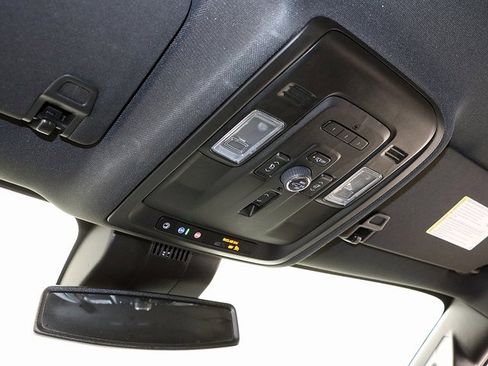 Used 2023 Chevrolet Suburban Premier image 23