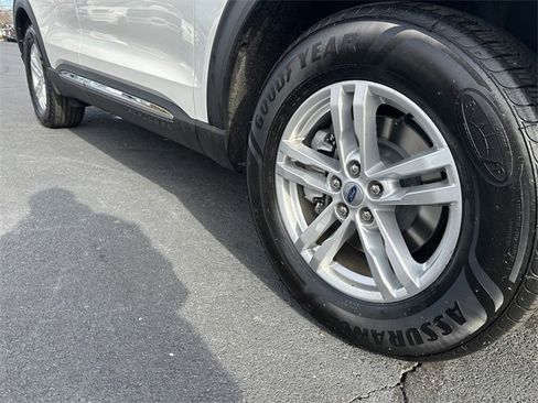 Certified 2022 Ford Explorer XLT image 11