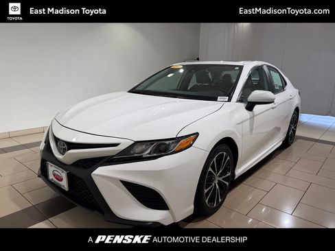 Used 2020 Toyota Camry SE FWD image 1