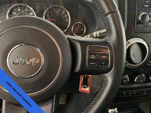 Used 2017 Jeep Wrangler Unlimited Rubicon w/ Connectivity Group AWD/4WD image 18