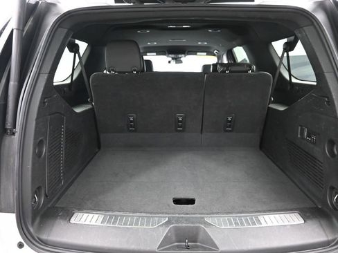 Used 2023 Chevrolet Suburban Premier image 10