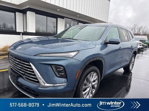 Used 2025 Buick Enclave Preferred image 4