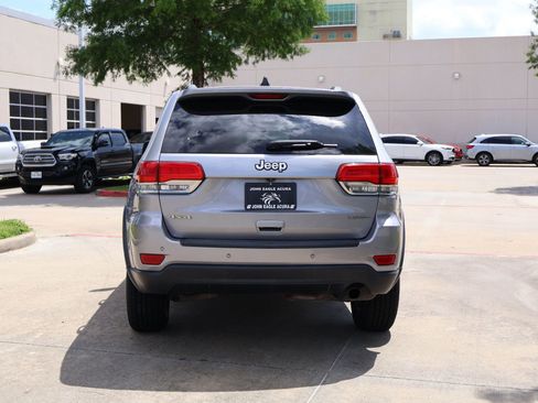 Used 2018 Jeep Grand Cherokee Laredo AWD/4WD image 5