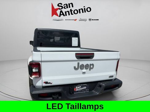 Used 2021 Jeep Gladiator Overland AWD/4WD image 12