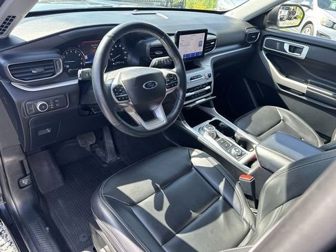 Used 2021 Ford Explorer XLT w/ Equipment Group 202A image 10