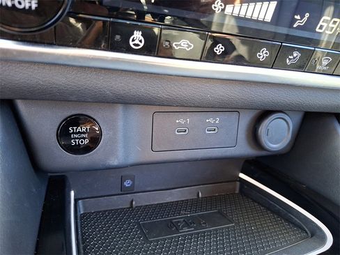 Used 2024 Nissan Rogue Platinum image 25