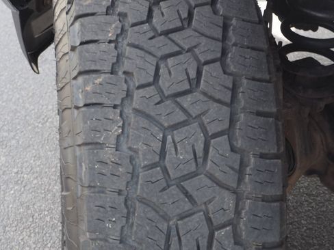 Used 2018 Ford F250 XLT AWD/4WD image 11