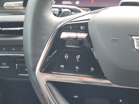 Used 2025 Cadillac Escalade ESV Premium Luxury w/ LPO, Floor Liner Package AWD/4WD image 30