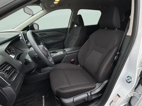 Used 2025 Nissan Rogue S FWD image 15