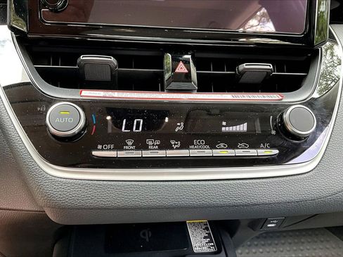 Used 2025 Toyota Corolla LE w/ LE Premium Package FWD image 25