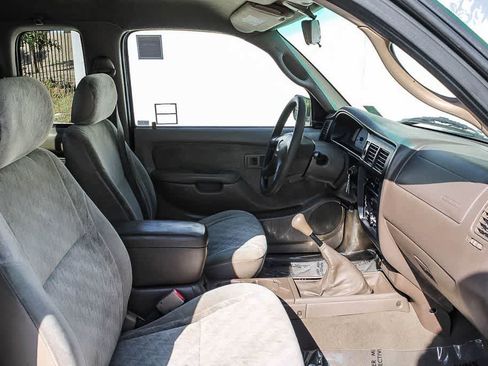 Used 2002 Toyota Tacoma 2WD Xtracab image 11