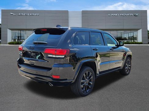 Used 2019 Jeep Grand Cherokee Altitude AWD/4WD image 4
