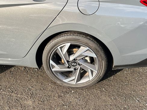 Used 2025 Hyundai Elantra Limited image 29