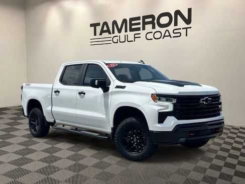 Used 2022 Chevrolet Silverado 1500 LT Trail Boss w/ LT Trail Boss Premium Package AWD/4WD image 1