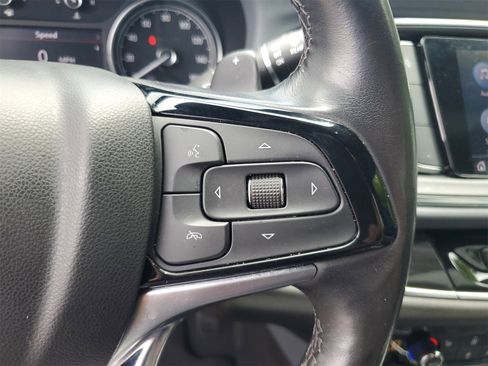 Used 2022 Buick Enclave Essence image 12
