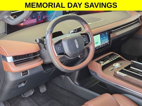 Used 2025 Lincoln Navigator Reserve AWD/4WD image 10