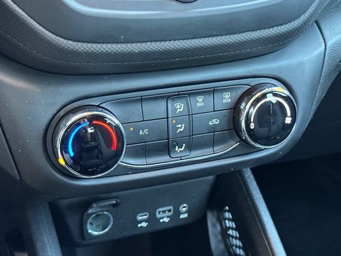 Used 2023 Chevrolet TrailBlazer LS FWD image 21
