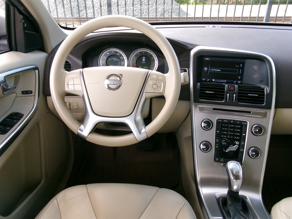 Used 2013 Volvo XC60 3.2 FWD image 31