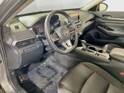 Used 2020 Nissan Altima 2.5 SV image 9