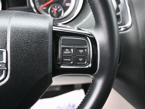 Used 2017 Dodge Grand Caravan SE image 19