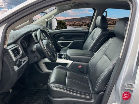 Used 2019 Nissan Titan PRO-4X w/ Pro-4x Convenience Package image 6