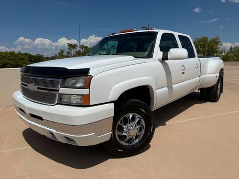 Used 2005 Chevrolet Silverado 3500 LT w/ Heavy-Duty Power Package AWD/4WD image 16