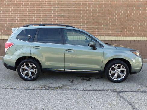 Used 2017 Subaru Forester 2.5i Touring AWD/4WD image 11