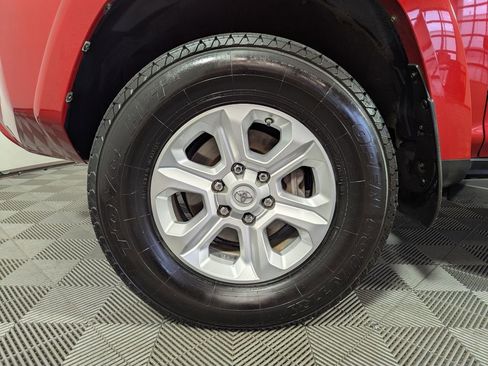 Used 2014 Toyota 4Runner SR5 AWD/4WD image 15
