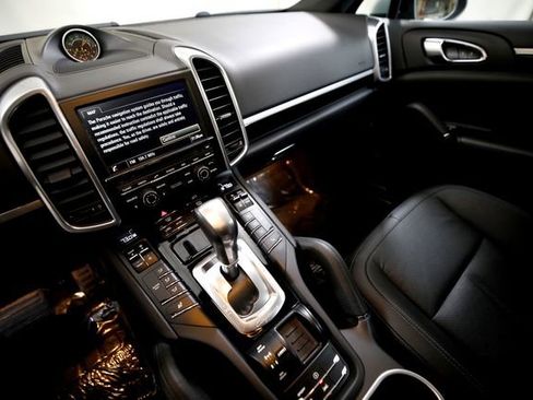 Used 2014 Porsche Cayenne image 8