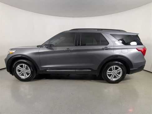 Used 2023 Ford Explorer XLT image 4