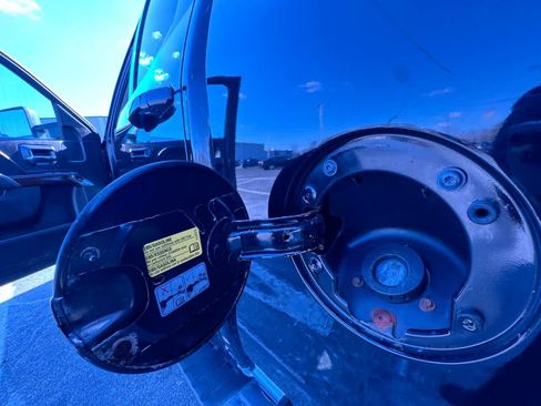 Used 2017 GMC Sierra 2500 SLE image 36