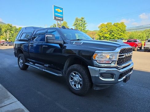 Used 2024 RAM 2500 Tradesman w/ Chrome Appearance Group AWD/4WD image 3