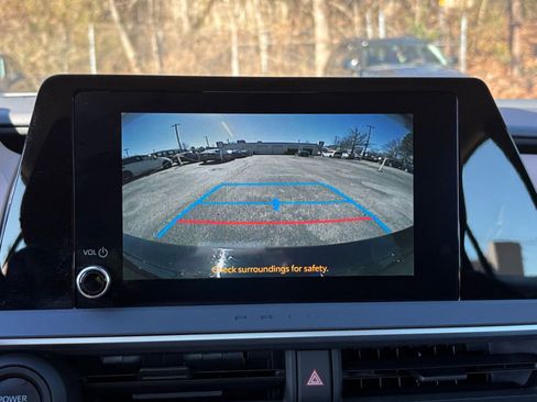 Used 2025 Toyota Prius LE image 17