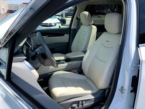 Used 2024 Cadillac XT6 Premium Luxury w/ Technology Package AWD/4WD image 25