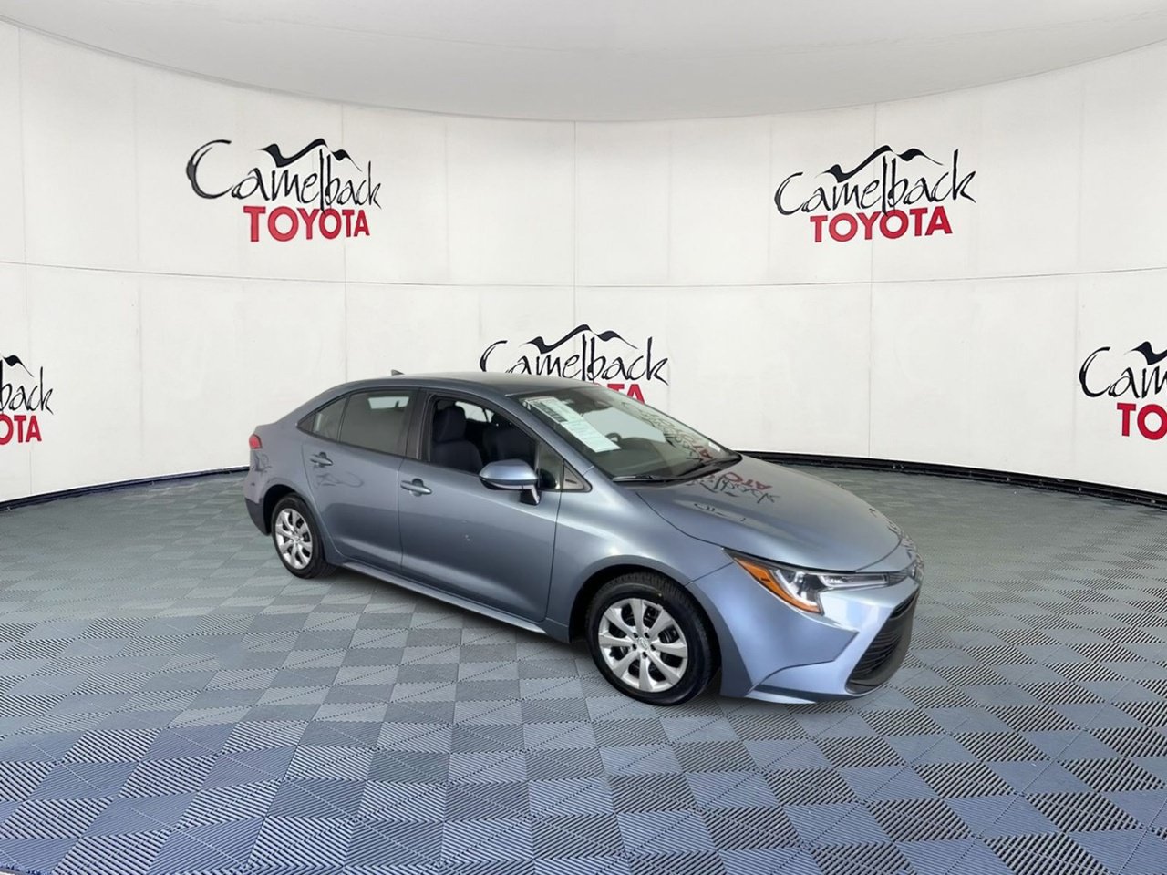 Used 2025 Toyota Corolla LE FWD image 5