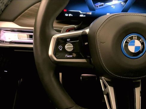 Certified 2023 BMW i7 xDrive60 w/ Executive Package 2 AWD/4WD image 18